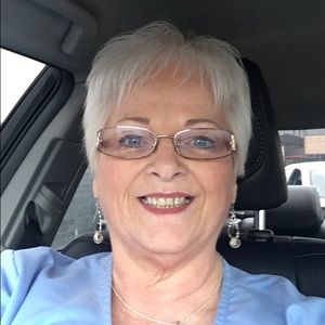 Meet your Posher, Lori